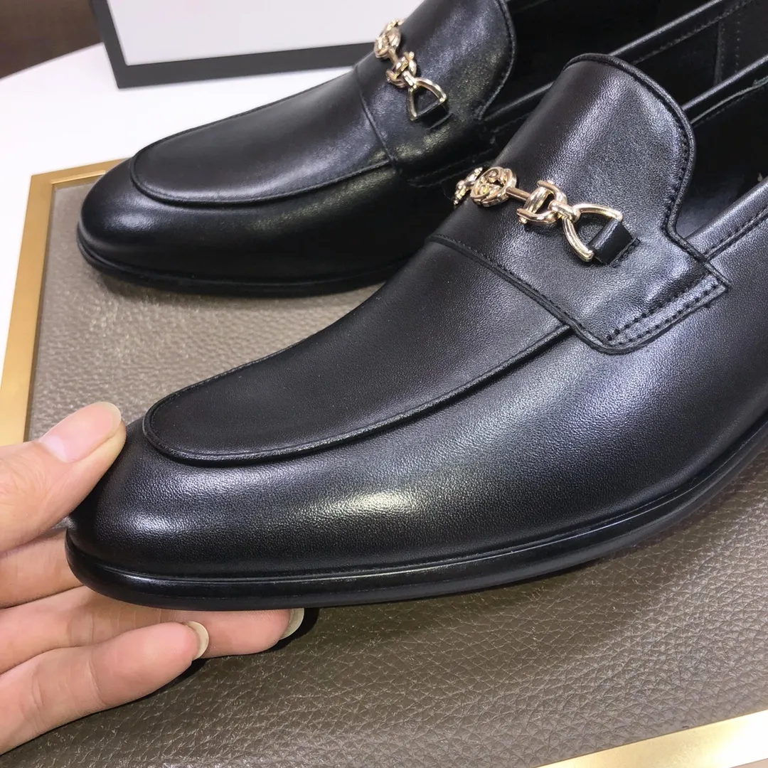 Men's shoes💰500💰Italy's top luxury men's shoe giant (GUCCI) (Gucci) (full cowhide lining) new arrival🍃Original European style🔰 Pleasant to the eye😍In order to make the shoes more durable and non-deformable🌀The production continues to follow traditional methods but there is still no lack of innovation💪Choose original sheepskin for the leather♻️ Smooth and natural And extra bright ⭐Made of imported cowhide, the first choice of rich people 38-45 (45 customized)
